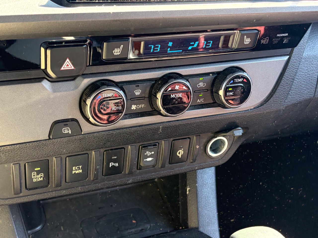Used 2017 Toyota Tacoma TRD Off-Road w/ Premium & Technology Package RWD image 9