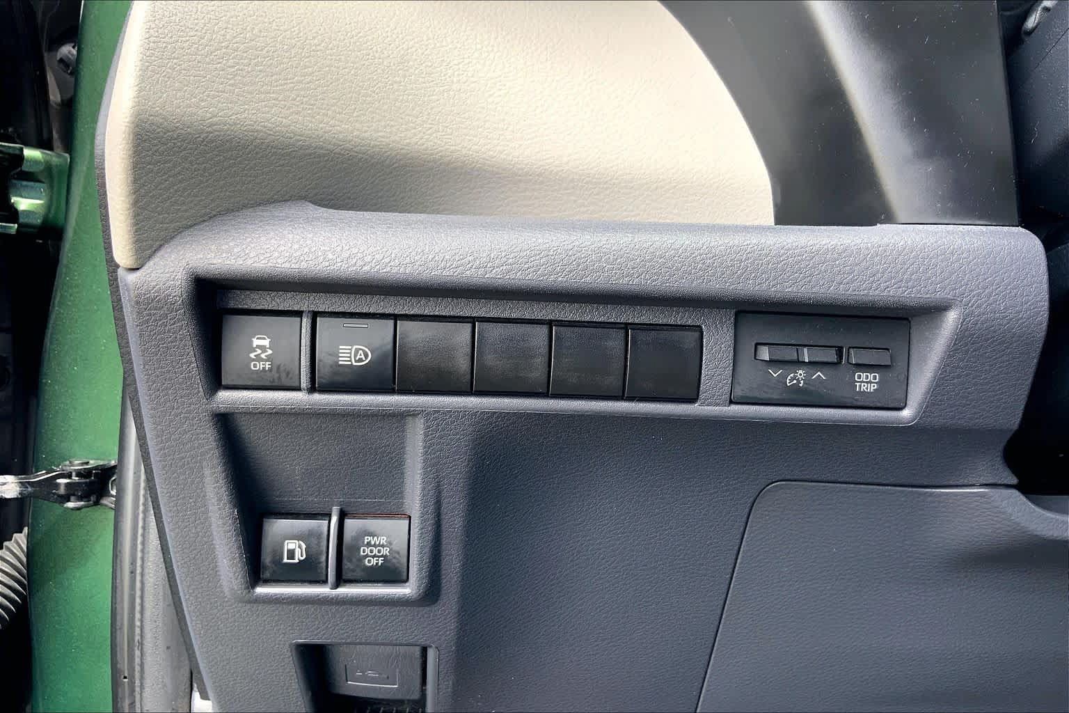 Used 2022 Toyota Sienna LE FWD image 32