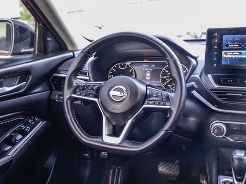 Used 2023 Nissan Altima 2.5 SR w/ SR Premium Package image 17