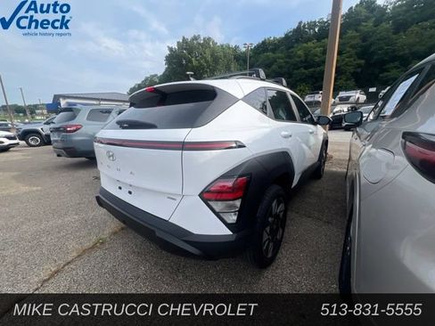 Used 2024 Hyundai Kona SEL AWD/4WD image 3