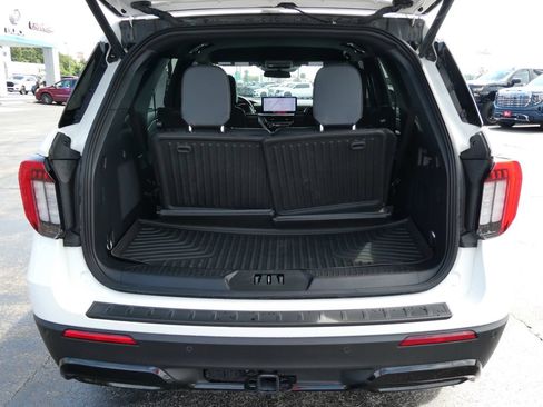 Used 2025 Ford Explorer ST-Line AWD/4WD image 18