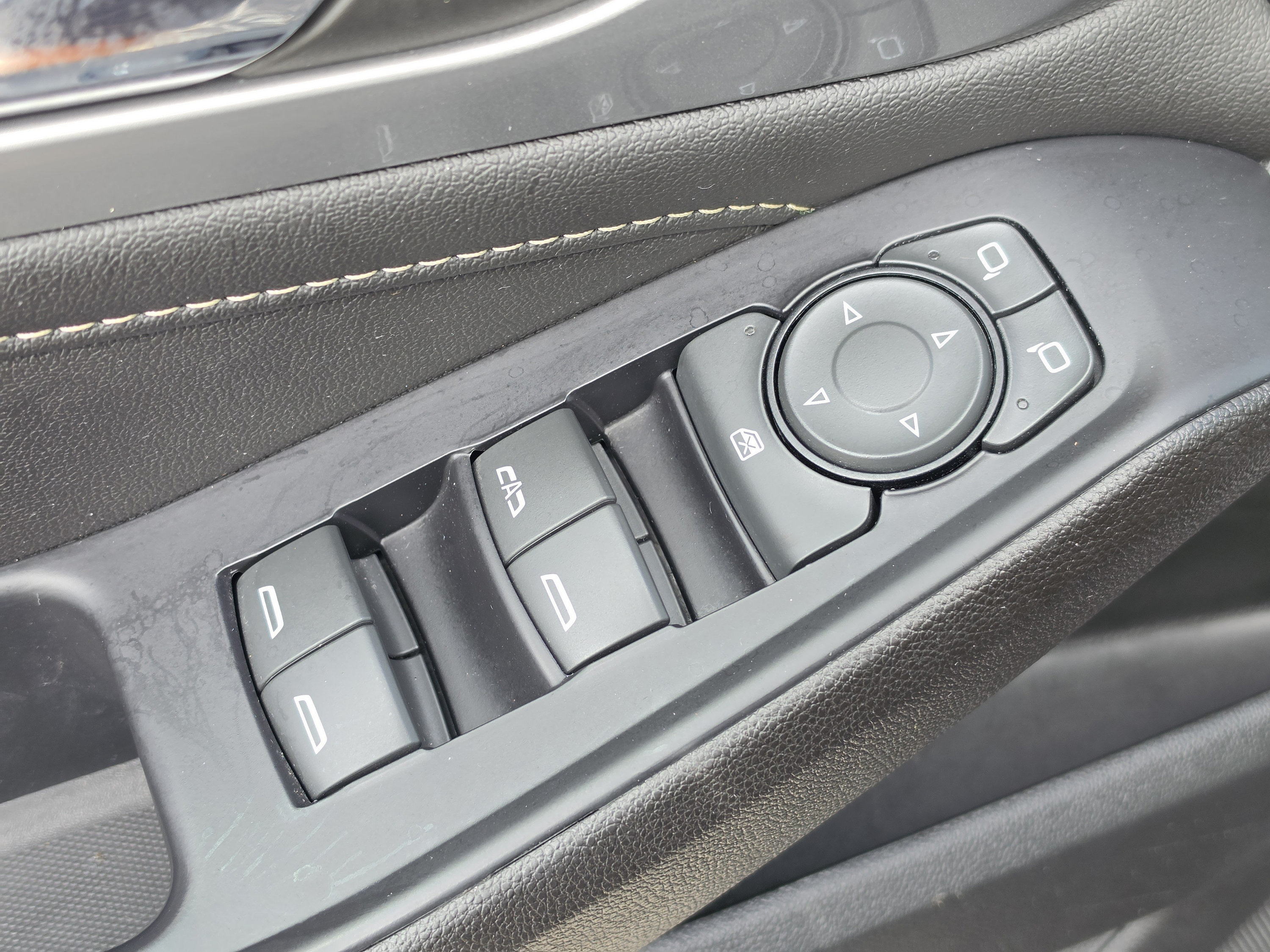 Used 2022 Chevrolet Traverse LT FWD image 25