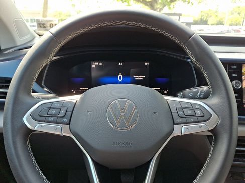 Used 2022 Volkswagen Taos SE w/ Driver Assistance Package image 19