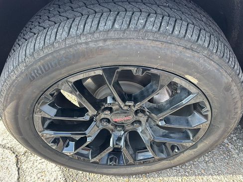 Used 2023 GMC Yukon XL Denali RWD image 12