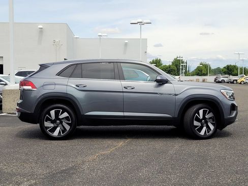 Used 2025 Volkswagen Atlas Cross Sport SE FWD image 5