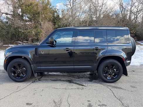 Used 2024 Land Rover Defender 110 S image 2