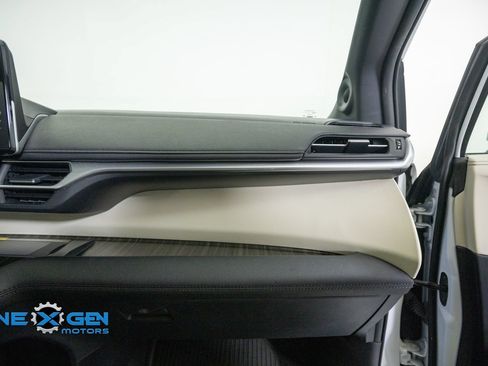 Used 2024 Toyota Sienna Limited AWD/4WD image 41