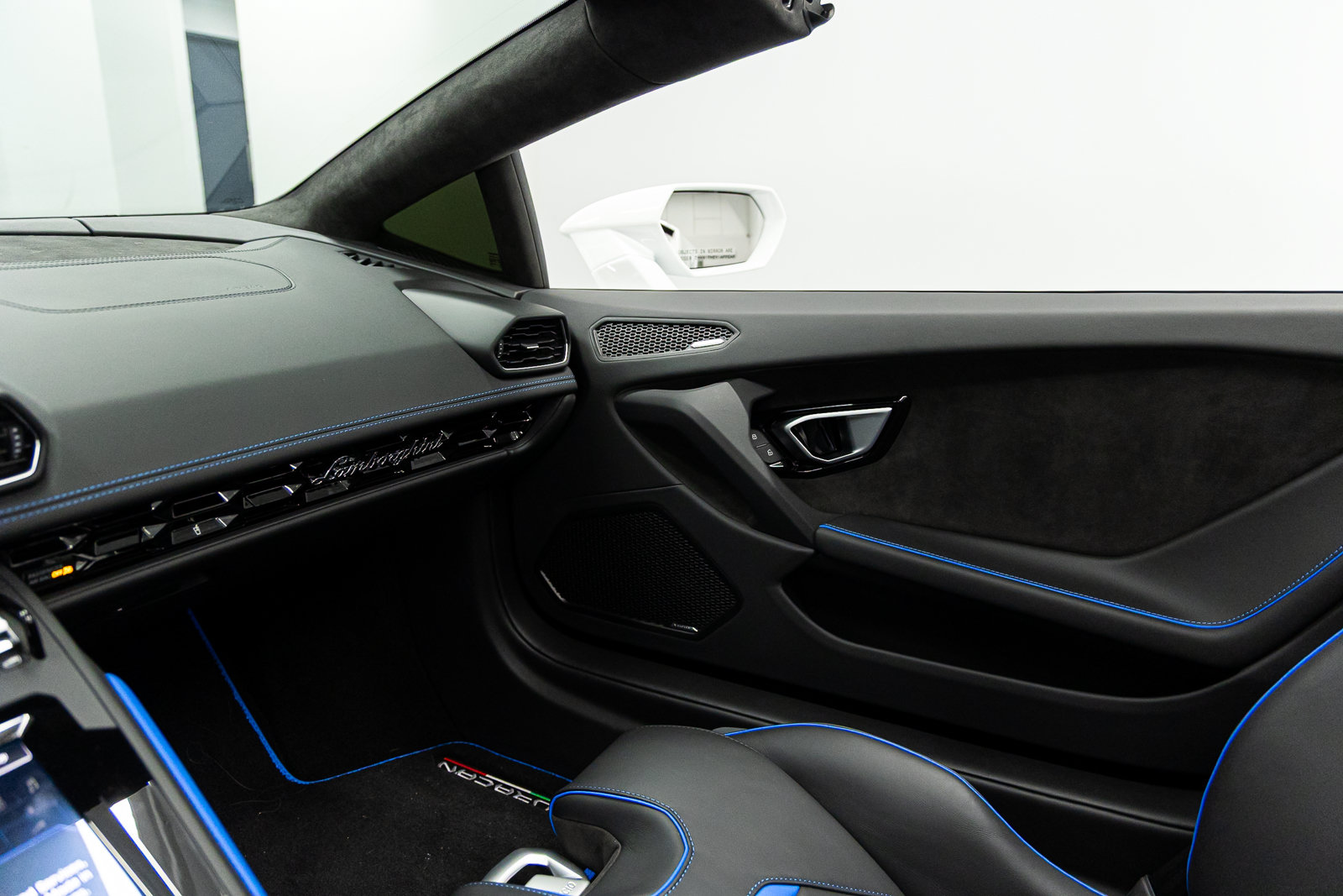 Used 2024 Lamborghini Huracan EVO AWD/4WD image 39