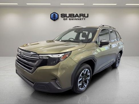 Certified 2025 Subaru Forester Premium AWD/4WD image 1