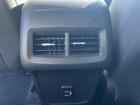 Used 2020 Chevrolet Equinox LT image 18