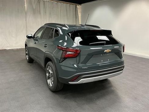 New 2026 Chevrolet Trax LT w/ LT Convenience Package FWD image 3