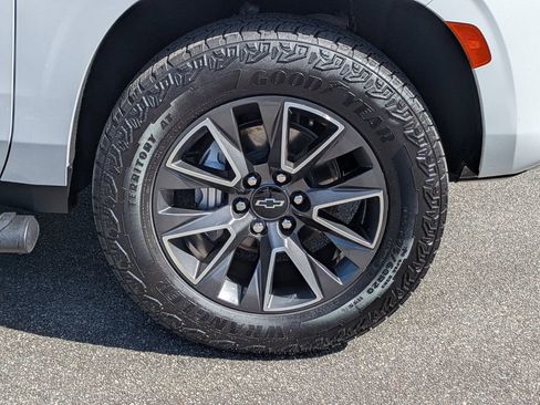 Used 2023 Chevrolet Suburban Z71 image 12