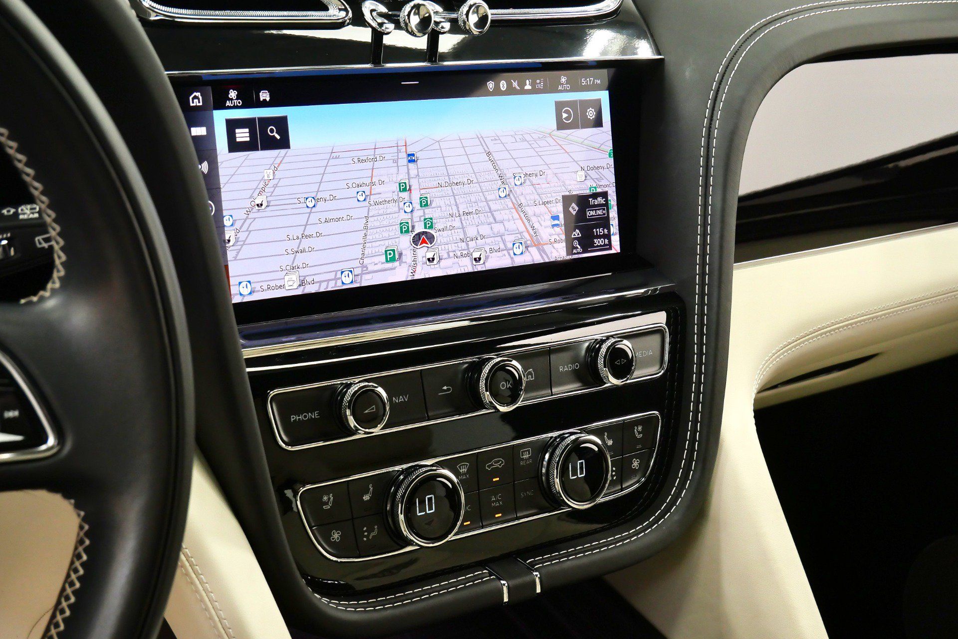 Used 2023 Bentley Bentayga AWD/4WD image 28