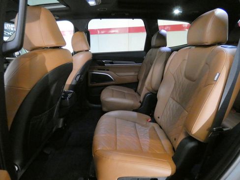 Used 2023 Kia Telluride AWD image 25