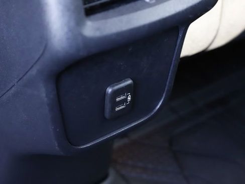 Used 2021 Chevrolet Equinox LT FWD image 16