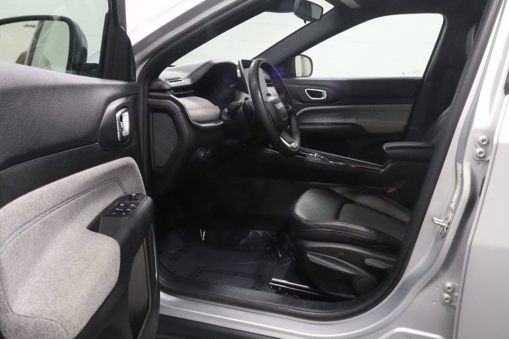 Certified 2024 Jeep Compass Latitude AWD/4WD image 9