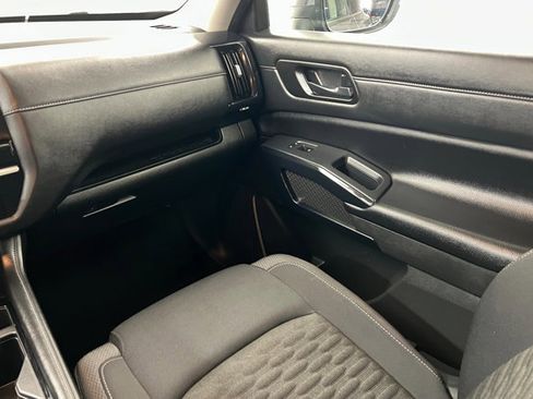 Certified 2025 Nissan Pathfinder SV image 10