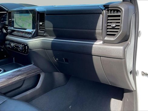 Used 2025 Chevrolet Silverado 2500 LTZ w/ LTZ Premium Package AWD/4WD image 17