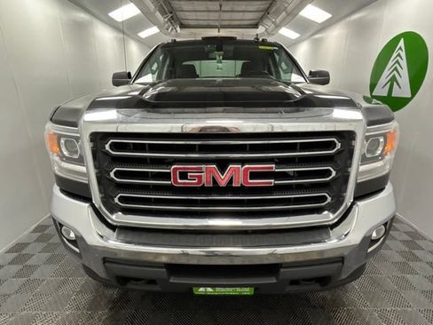 Used 2017 GMC Sierra 2500 SLE w/ SLE Preferred Package AWD/4WD image 2
