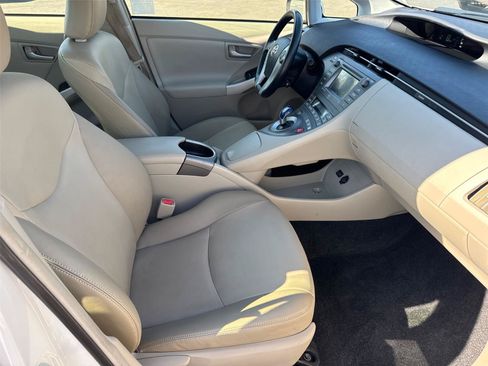 Used 2014 Toyota Prius Four FWD image 15