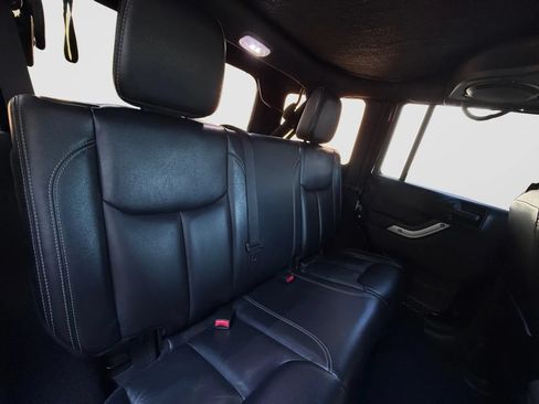 Used 2013 Jeep Wrangler Unlimited Rubicon w/ Connectivity Group AWD/4WD image 18