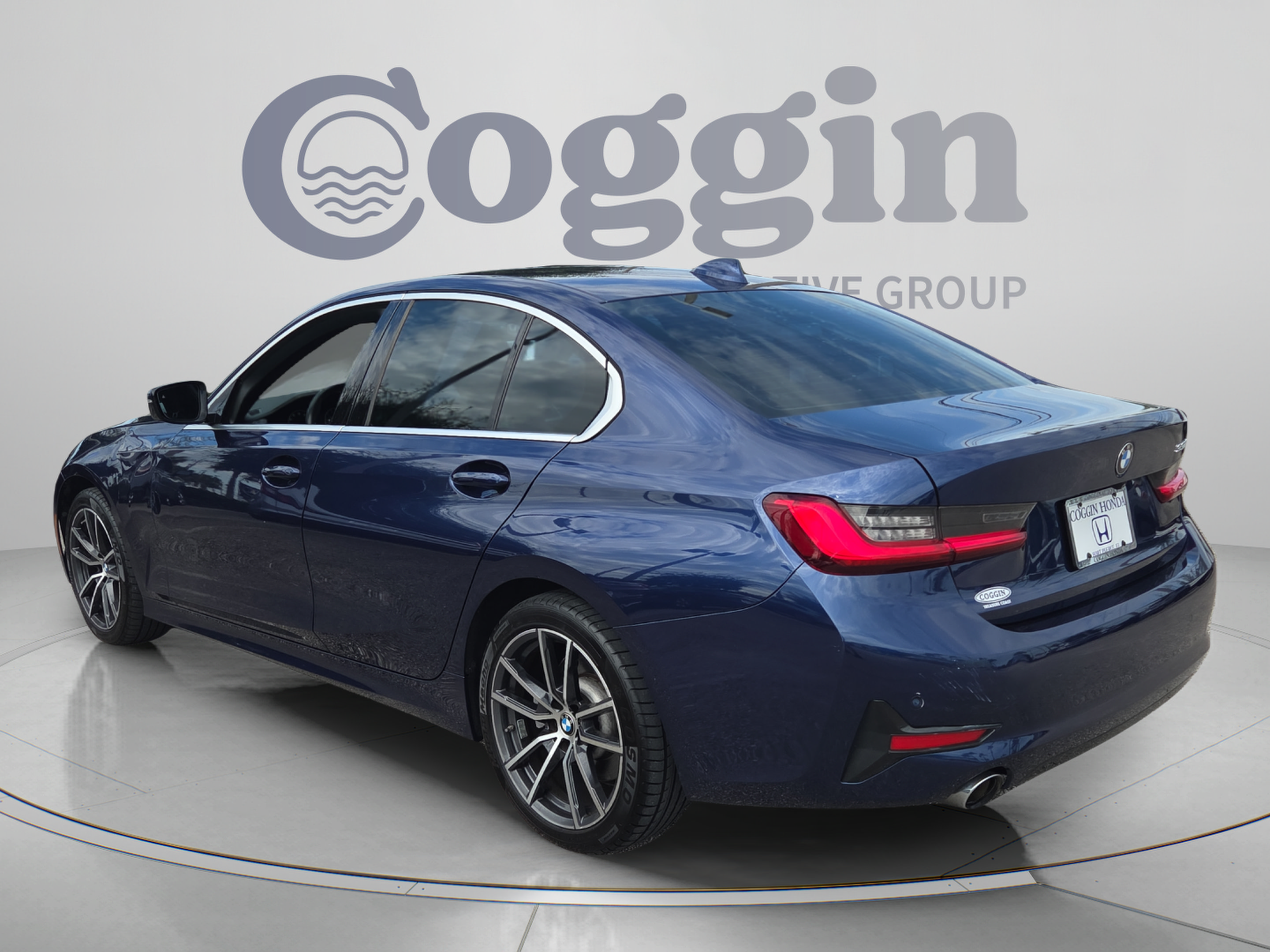 Used 2020 BMW 330i Sedan w/ Convenience Package RWD image 3