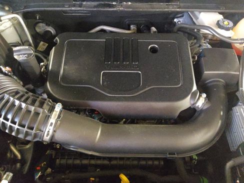 Used 2023 Chevrolet Blazer LT FWD image 30