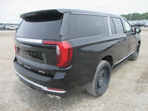 New 2026 GMC Yukon XL Denali w/ Denali Reserve Package AWD/4WD image 4