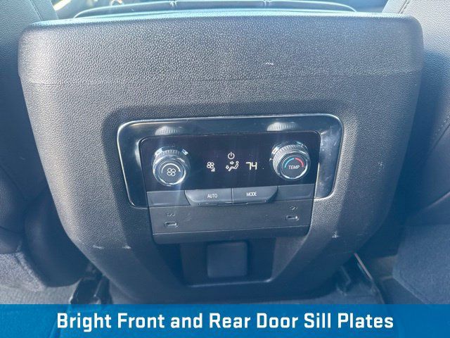 Used 2025 Chevrolet Suburban Z71 AWD/4WD image 17