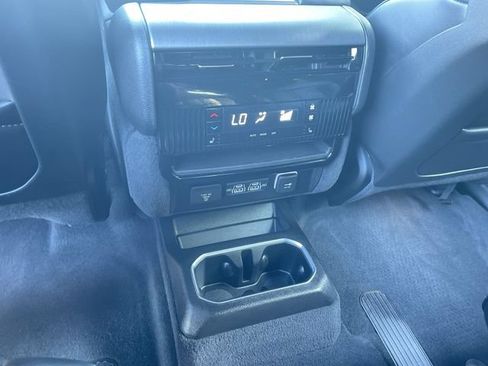 Used 2025 Jeep Wagoneer Series II AWD/4WD image 21