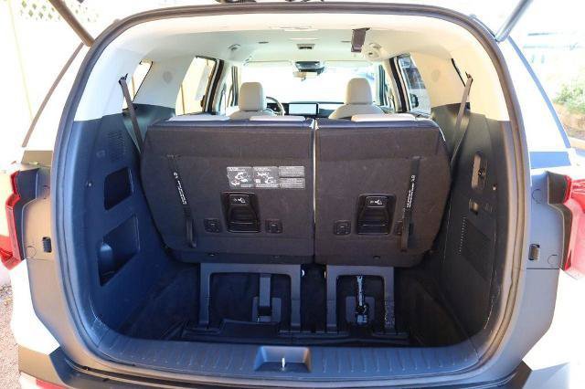 Used 2025 Kia Carnival EX FWD image 7