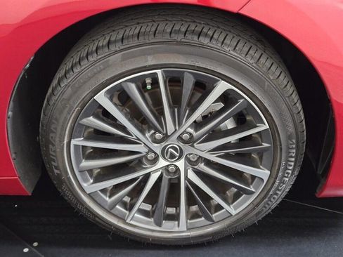 Certified 2025 Lexus ES 350 w/ Premium Package image 9