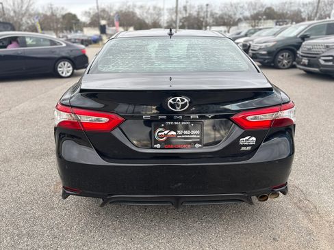 Used 2020 Toyota Camry SE FWD image 9