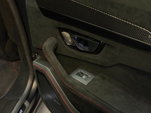Used 2023 Lamborghini Urus Performante AWD/4WD image 28