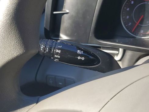 Used 2022 Hyundai Elantra SEL image 23