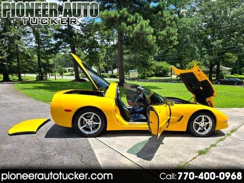 Used 2000 Chevrolet Corvette Coupe w/ Memory Pkg image 1