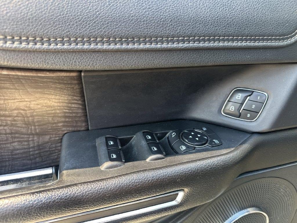 Used 2020 Ford Expedition Limited RWD image 19