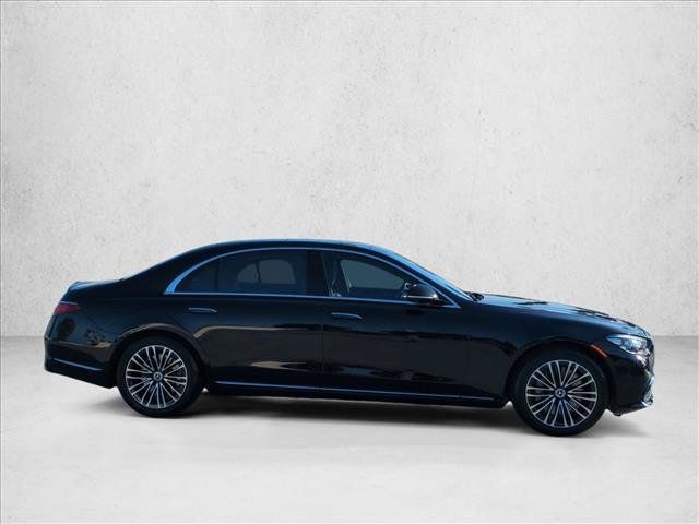 Used 2024 Mercedes-Benz S 580 4MATIC Sedan image 4