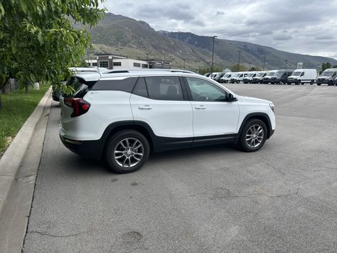 Used 2023 GMC Terrain SLT AWD/4WD image 7