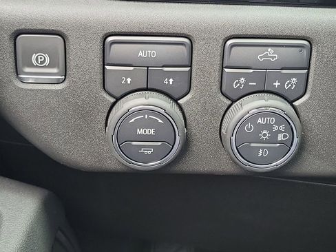 Used 2025 Chevrolet Silverado 1500 RST AWD/4WD image 18