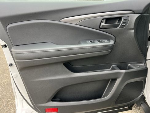 Certified 2023 Honda Passport EX-L image 9