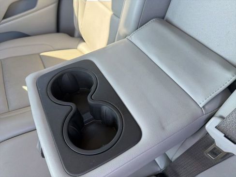 Used 2023 GMC Acadia SLT image 19