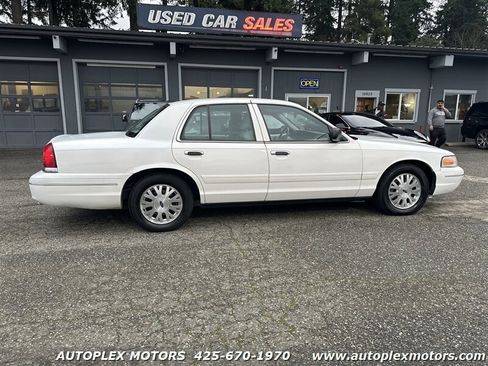Used 2004 Ford Crown Victoria LX image 8
