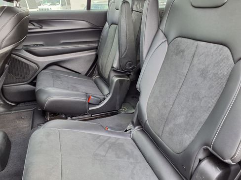 Used 2025 Jeep Grand Cherokee L Altitude image 7