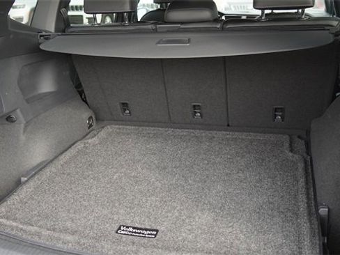 Used 2022 Volkswagen Tiguan SEL R-Line image 13