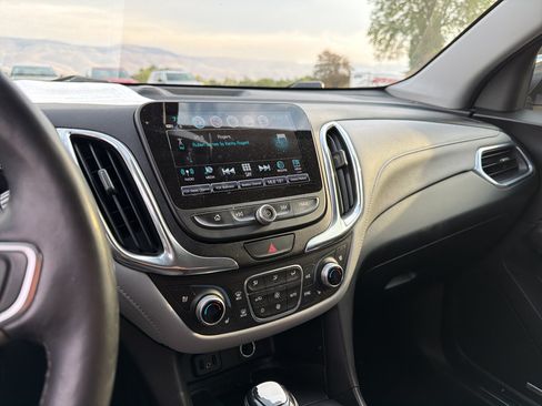Used 2018 Chevrolet Equinox Premier AWD/4WD image 13