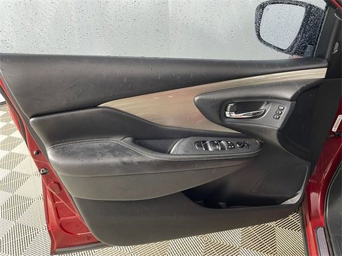 Used 2018 Nissan Murano Platinum image 16