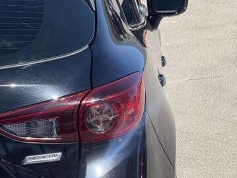 Used 2018 MAZDA MAZDA3 Touring FWD image 20