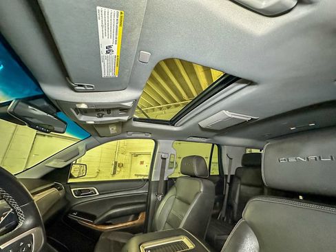 Used 2020 GMC Yukon Denali w/ Denali Ultimate Package AWD/4WD image 29