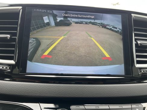 Used 2024 Chrysler Pacifica Touring-L FWD image 6